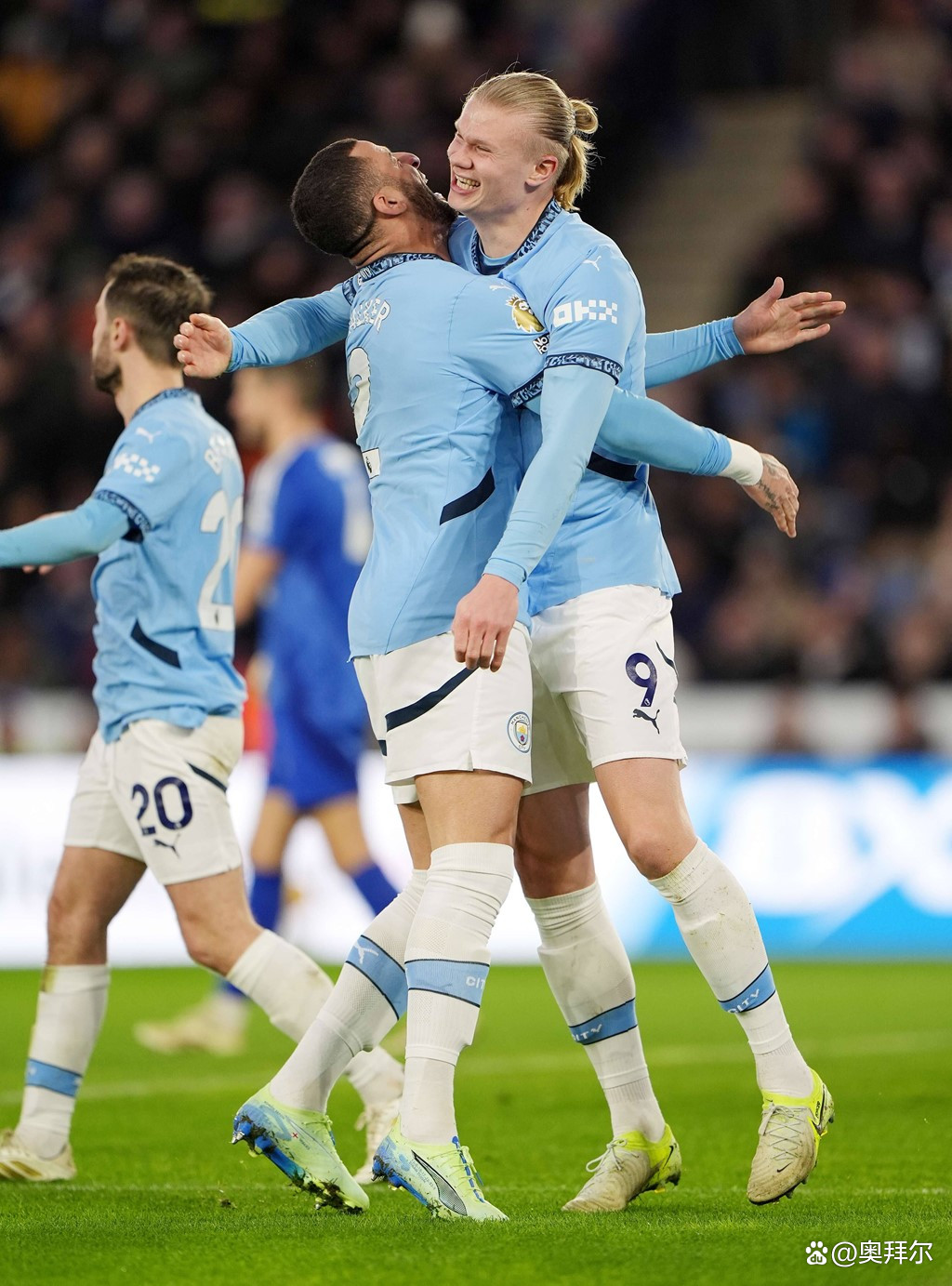 九游真人视讯哈兰德重返赛场，比赛局势复杂首场状态出色，RNG观众沸腾！(哈兰德 首秀)