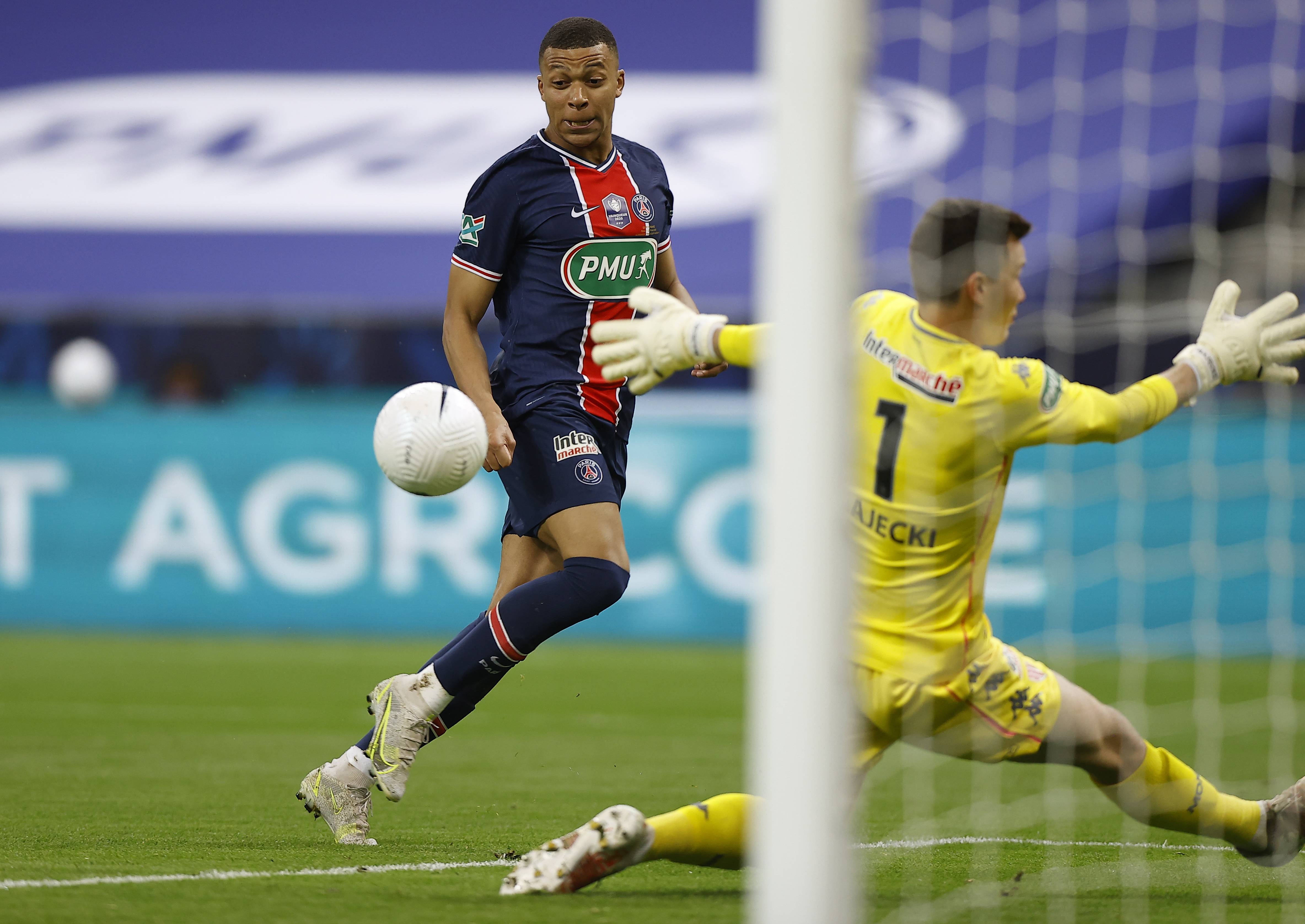 九游官方认证网站重磅！今夜斯图加特调整名单以备法国杯摩纳哥手感冰凉备战国王杯，辽宁本钢状态回暖备战欧联的简单介绍